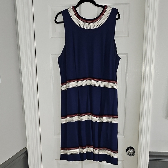 JustFab Navy Blue And Maroon Sleeveless Dress - Picture 2 of 11